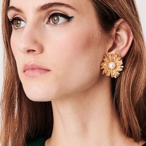5 for $25 *HAISLEY* Gold Flower Design x Pearl Stud Earrings